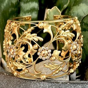 Amrapali 18 karat gold and diamond bracelet